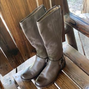 Frye Shoes - Women’s size 6 1/2 adorable boots Frye Shoes - Women’s size 6 1/2 adorable boots